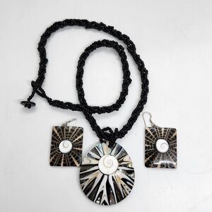 Shell‎ Necklace And Earrings Black Beaded
